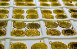 Güne düşüşle başlayan altının gram fiyatı 452 liradan işlem görüyor